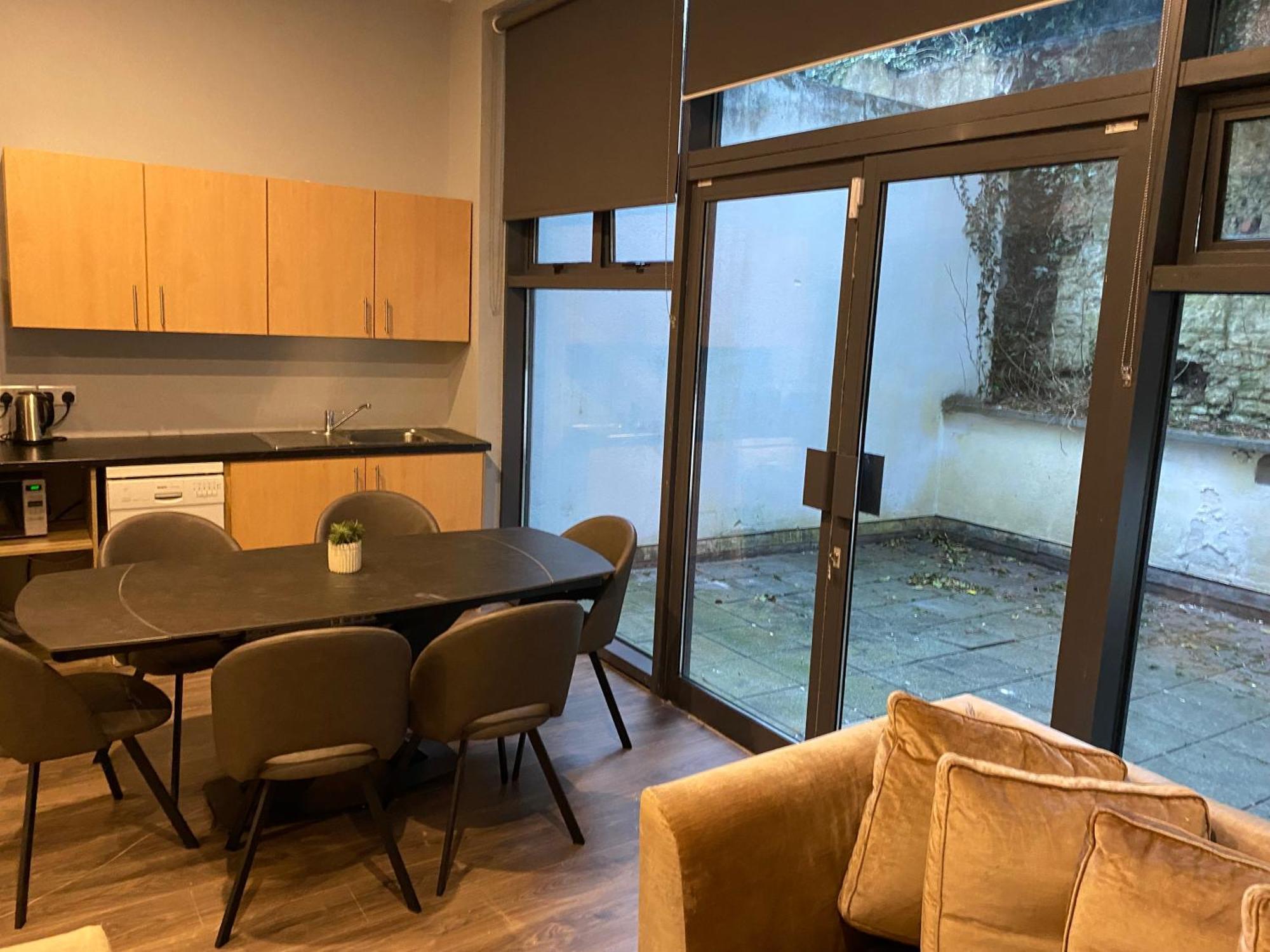 Madison House Aparthotel Galway Buitenkant foto